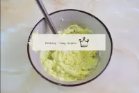 Ajouter les verts frais écrasés et la mayonnaise a...