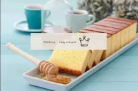 Japanischer biskuit mit honig auf milch...