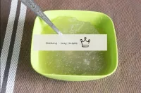 Riempite la gelatina di acqua fredda e lasciatela ...