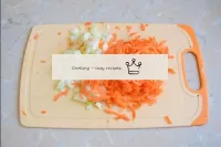 Peel and rinse the onions and carrots beforehand. ...