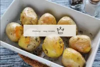 When the potatoes are browned, check its readiness...