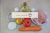 Como fazer um goulash com cenoura e cebola de porc...