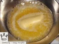 كيفية صنع الزلابية الكسولة: إذابة الزيت. ...
