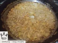 Heat the pan, pour vegetable oil. Put the roots an...