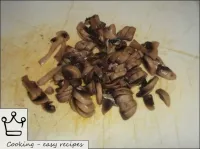 Cogumelos cozidos em ebulição de girassol, cortado...