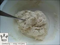 Mix the dough from the flour, vegetable decoction ...