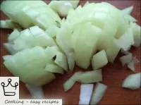 Peel the onions, wash, finely chop. ...