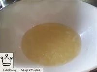 Cook the syrup. To do this, pour water into a bowl...