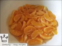 Pour the oranges with syrup, cook the orange jam o...