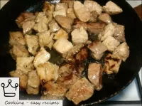 Heat the oil (2 tbsp) in a pan. Lay out the meat, ...