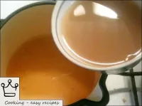 Pour apple juice with gelatin into it. Mix. ...