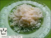 松散的米飯是可折疊的。享受你的飯...