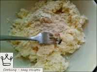 Then combine the curd mass with flour. The amount ...