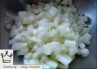 How to make melon jam: Melon is washed, crust is c...