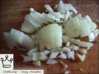 Peel the onions, wash, cut into strips. ...