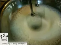 Coloque proteínas com metade de açúcar em espuma f...