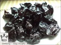 How to make a prune infusion: Go through prunes. ...