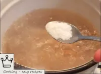 1 lの水（またはスープ）を沸騰させ、0。5小さじの塩を加えます。...