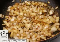 Fry the onions lightly on the fat remaining from t...