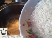 Pour salt, sugar, prepared rice into boiling water...