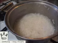 Cozinhar arroz, atrapalhando, em fogo médio de 20 ...