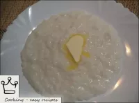 Milk rice porridge can be filled with oil when ser...