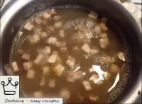 Luego verter con caldo de pollo o agua. ...