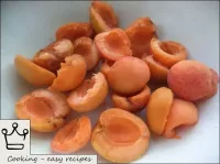 How to make apricots: Rinse apricots in running wa...