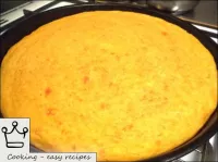 Морковный пирог выпекать при средней температуре (...