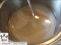 Cómo preparar un derribo caliente: En 1 litro de a...