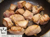 Poi i pezzi di carne girano e friggono dall'altra ... Poi i pezzi di carne girano e friggono dall'altra ...