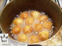 Deep-fry the curd doughnut balls until golden (7-1...