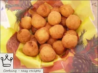 Put ready-made curd balls on a paper towel so that...