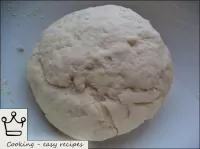 그런 다음 사워 크림을 넣고 반죽을 빨리 반죽하십시오. ... 그런 다음 사워 크림을 넣고 반죽을 빨리 반죽하십시오. ...