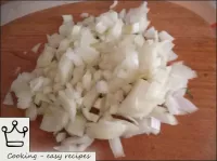 Peel the onions, wash, cut into cubes. ...
