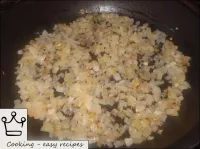 Cipolla con aglio leggermente fritto in 1 cucchiai...