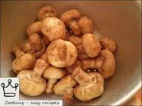 How to make mushrooms stewed with potatoes: Rinse ...