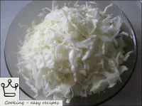 Drizzle cabbage with straws. The thinner the cabba...