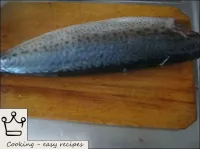 Eviscerate mackerel, rinse well with cold water in...