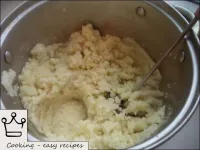 Peel the potatoes. Pass through a meat grinder or ...