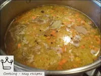 Faire cuire la soupe au poisson pendant encore 10-...