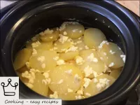 Gießen Sie Heka mit Kartoffeln eine Mischung aus M...