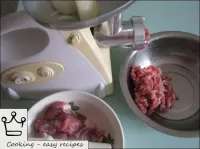 How to make mince for dumplings: The meat is washe...