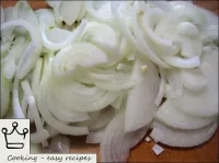 Shred onions with half rings. ...