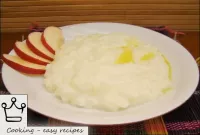 在食用桌子之前，牛奶米粥用黃油加油。你可以用鞭打的蛋黃調味咳嗽（根據需要）。...