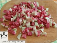 Clean the radish, wash, cut into small cubes. ...