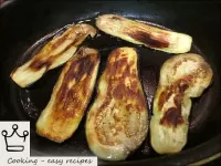 Heat the pan with vegetable oil. Fry the aubergine...