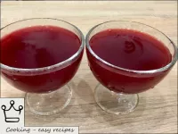 Pour the ready-made cherry jelly into creams. ...