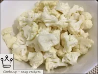 Wash the cauliflower and disassemble it into stove...