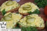 Hot pickle and egg sandwiches...